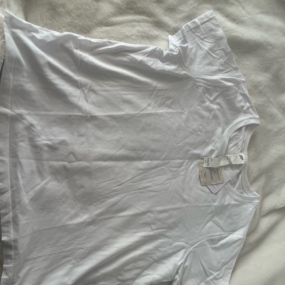 Fabletics Feather Tech Short Sleeve Top - Picture 2 of 5